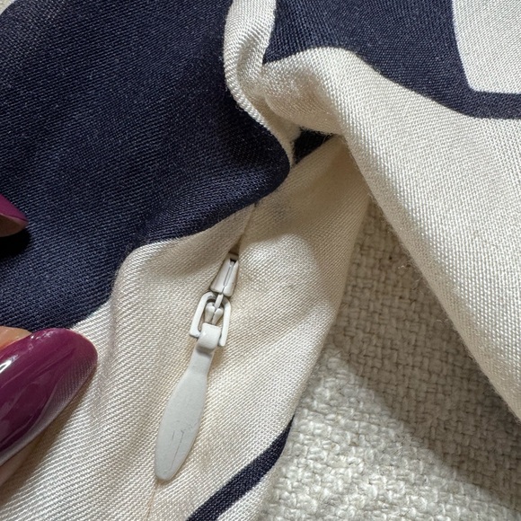 RIXO Analise Printed Crepe Pleated Midi Shirt Dress 2 Petite - Picture 6 of 9